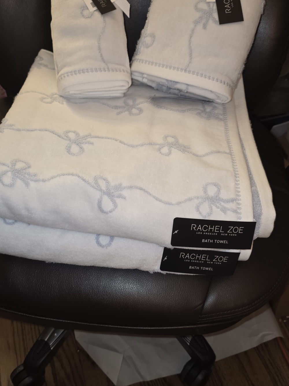 Rachel Zoe Cream & Light Blue Bow Embroidered Bath Towel Set-reversible